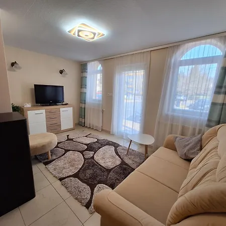 Heviz Holiday Home شقة *