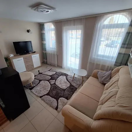 Heviz Holiday Home شقة