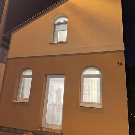 Heviz Holiday Home شقة *